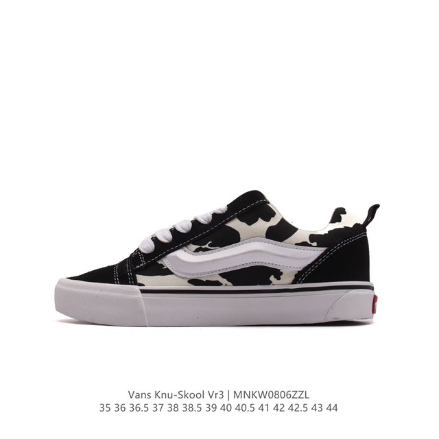 万斯 Vans Knu-Skool Vr3 Lx 面包鞋。坎普尔 茱利安系列低帮复古硫化休闲运动板鞋“肥胖版大logo”要说整个年最为热门的鞋型之一， 面包鞋