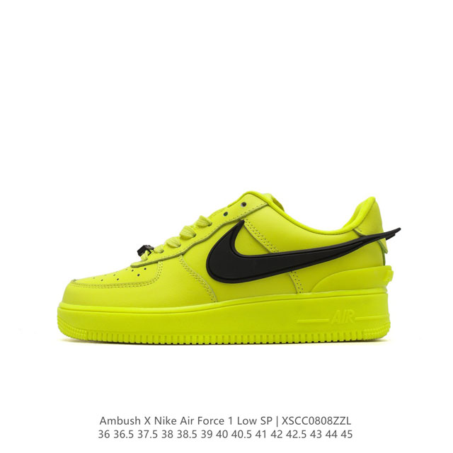 耐克 空军一号 Af1 低帮休闲板鞋 Ambush X Nk Air Force 7 Low Sp 空军一号联名标志性的swoosh延伸至鞋跟之外，鞋舌和鞋垫上