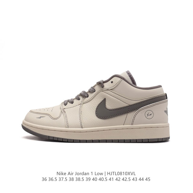 耐克 Nike Dunk Low Retro 运动鞋复古板鞋 ，作为 80 年代经典篮球鞋款，起初专为硬木球场打造，后来成为席卷街头的时尚标杆，现以经典细节和复