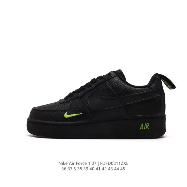 耐克 Nike Air Force 1 '07 Low 空军一号含气垫 低帮百搭厚底增高休闲运动板鞋。柔软、弹性十足的缓震性能和出色的中底设计，横跨复古与现代的