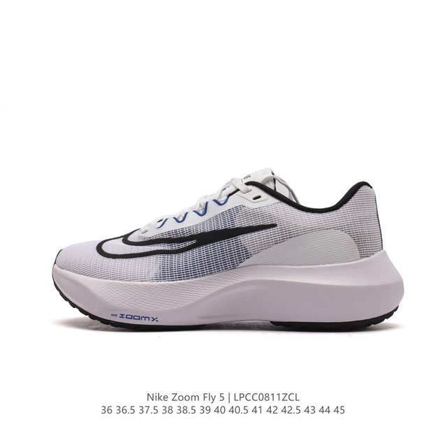 耐克 Nike Zoom Fly 5 Prm 不可战胜系列轻量飞织低帮休闲运动慢跑鞋 此鞋专为短跑运动员而生，是为 5 至 10 公里距离的赛事和训练打造。整体