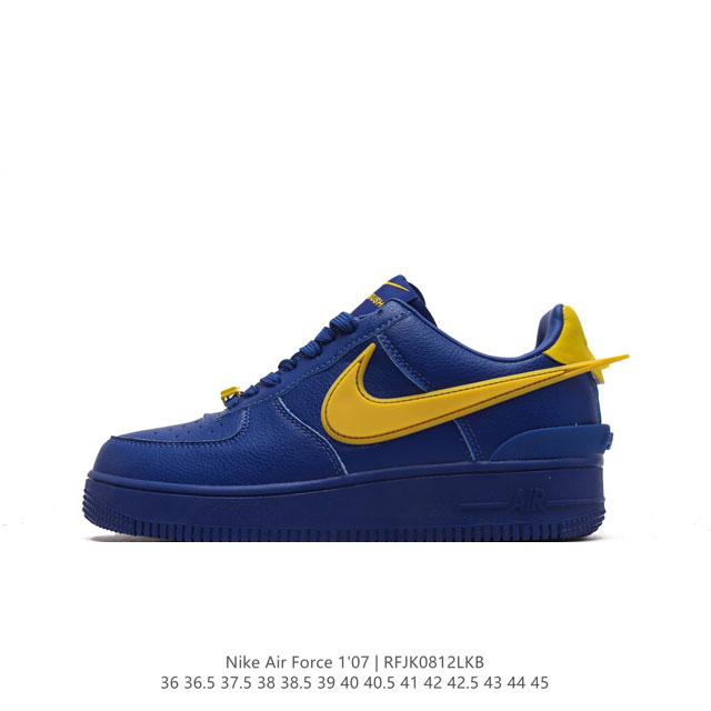 耐克 空军一号 Af1 低帮休闲板鞋 Ambush X Nk Air Force 1'07 Low Sp 空军一号联名标志性的swoosh延伸至鞋跟之外，鞋舌和