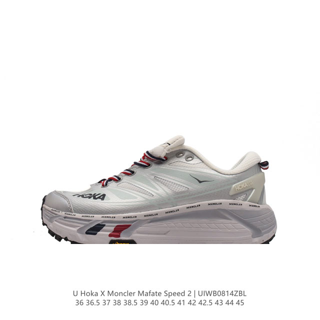 hoka One One X Moncler 厚底增高老爹鞋，越野跑鞋中的奢侈品 产品以白色和银灰色为主色调，这个配色和以往 Hoka One One 的风格还