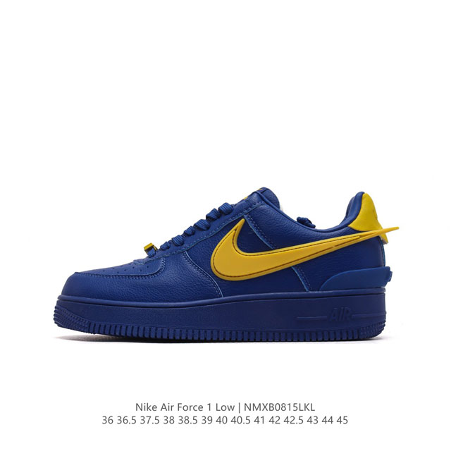 耐克 空军一号 Af1 低帮休闲板鞋 Ambush X Nk Air Force 1'07 Low Sp 空军一号联名标志性的swoosh延伸至鞋跟之外，鞋舌和