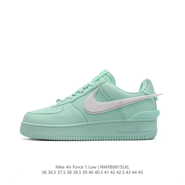 耐克 空军一号 Af1 低帮休闲板鞋 Ambush X Nk Air Force 1'07 Low Sp 空军一号联名标志性的swoosh延伸至鞋跟之外，鞋舌和