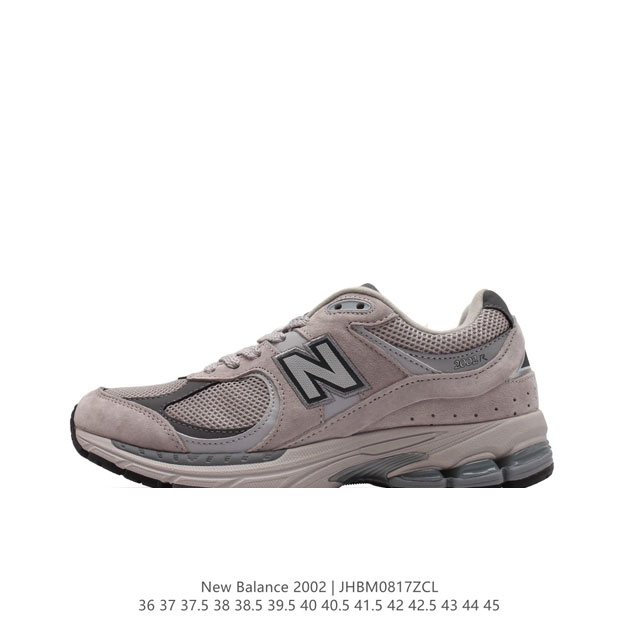 新百伦 New Balance 2002R 跑鞋 男女运动鞋 潮老爹鞋。沿袭了面世之初的经典科技，以 Encap 中底配以升级版 N-Ergy 缓震物料。鞋面则