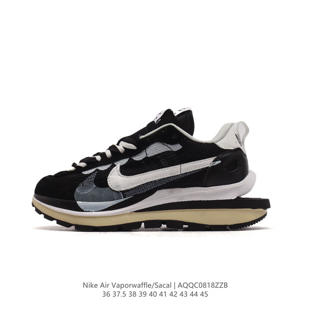 耐克 Sacai X Nike Vaporwaffle 华夫三代3.0 走秀重磅联名款运动鞋 。鞋款由pegasus与vaporfly两款鞋型的设计元素共同构建