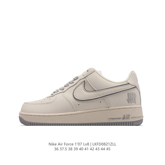 耐克 Nike Air Force 1 '07 Low 空军一号含气垫 低帮百搭厚底增高休闲运动板鞋。柔软、弹性十足的缓震性能和出色的中底设计，横跨复古与现代的