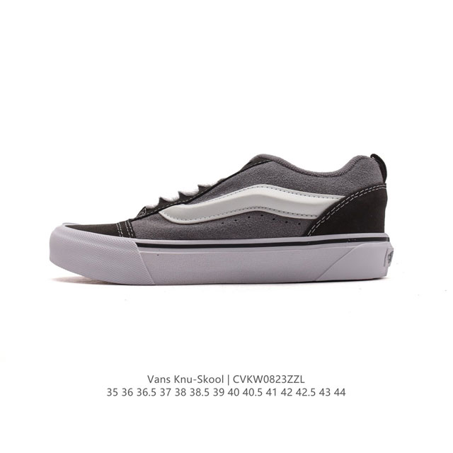 万斯 Vans Knu-Skool Vr3 Lx 面包鞋。坎普尔 茱利安系列低帮复古硫化休闲运动板鞋“肥胖版大logo”要说整个年最为热门的鞋型之一， 面包鞋