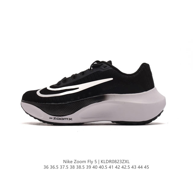 耐克 Nike Zoom Fly 5 运动鞋男女士公路跑鞋竞速跑步鞋厚底增高老爹鞋。采用耐用的设计，不仅可以部署在您最喜欢的比赛的起跑线上，还可以部署在征服后的