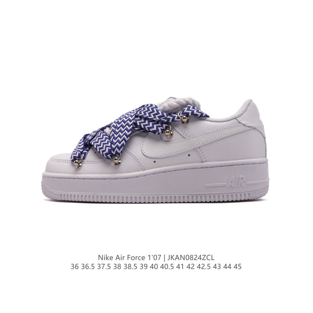 耐克 Nike Air Force 1 '07 空军一号 Af1 解构绑带 双鞋带 男女子运动鞋复古篮球鞋。巧妙结合复古美学和新潮魅力，旨在致敬 40 年来风靡