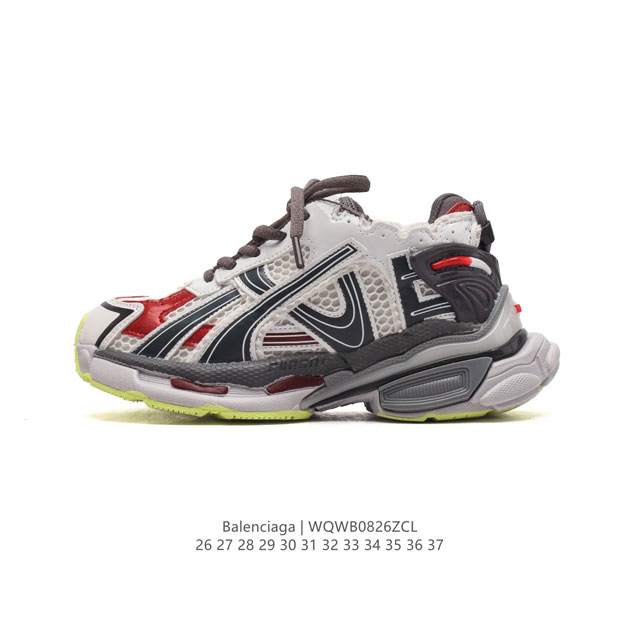 童鞋 新款balenciaga 巴黎世家-Runner 7.0 儿童运动跑步鞋。通过溢胶、做旧、缝线等细节，展示了设计师 Demna 的运动鞋风格，用一双 旧鞋