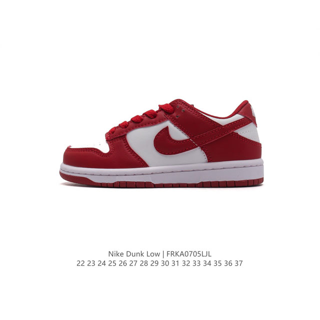 童鞋开学季 耐克 Nike Sb Dunk Low Pro 儿童运动鞋复古板鞋。采用柔软皮革鞋面，经久耐穿，塑就如元年款 Dunk 般的复古质感。鞋头透气孔，搭