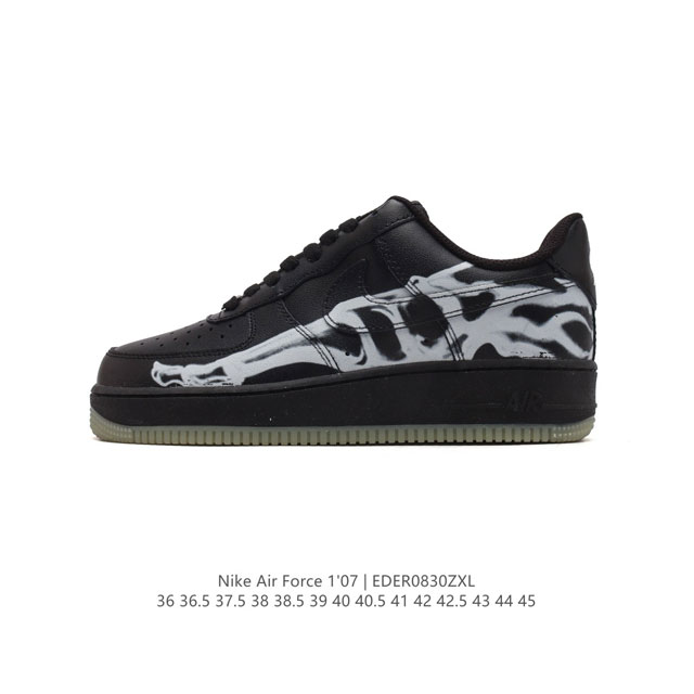 耐克 Nike Air Force 1 '07 Low 空军一号含气垫 低帮百搭厚底增高休闲运动板鞋。柔软、弹性十足的缓震性能和出色的中底设计，横跨复古与现代的