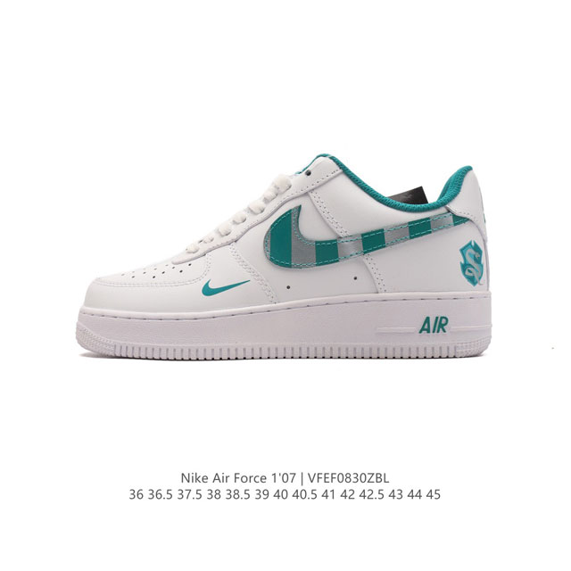 耐克 Nike Air Force 1 '07 Low 空军一号含气垫 低帮百搭厚底增高休闲运动板鞋。柔软、弹性十足的缓震性能和出色的中底设计，横跨复古与现代的