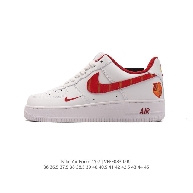 耐克 Nike Air Force 1 '07 Low 空军一号含气垫 低帮百搭厚底增高休闲运动板鞋。柔软、弹性十足的缓震性能和出色的中底设计，横跨复古与现代的