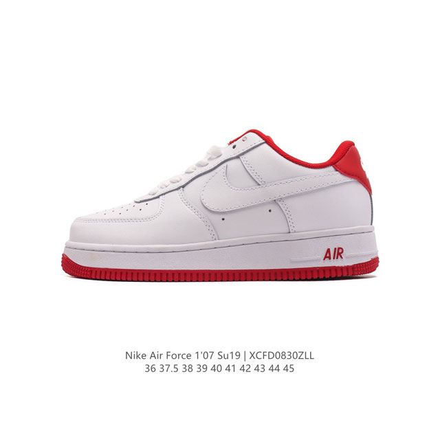 耐克 Nike Air Force 1 '07 Low 空军一号含气垫 低帮百搭厚底增高休闲运动板鞋。柔软、弹性十足的缓震性能和出色的中底设计，横跨复古与现代的