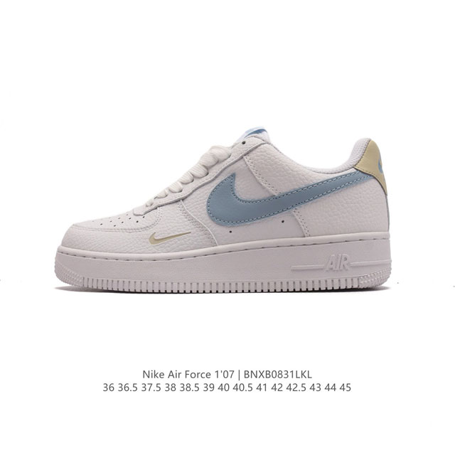 真标 带半码 耐克nike Air Force 1 Low 空军一号帆布低帮百搭休闲运动板鞋。柔软、弹性十足的缓震性能和出色的中底设计，横跨复古与现代的外型结合