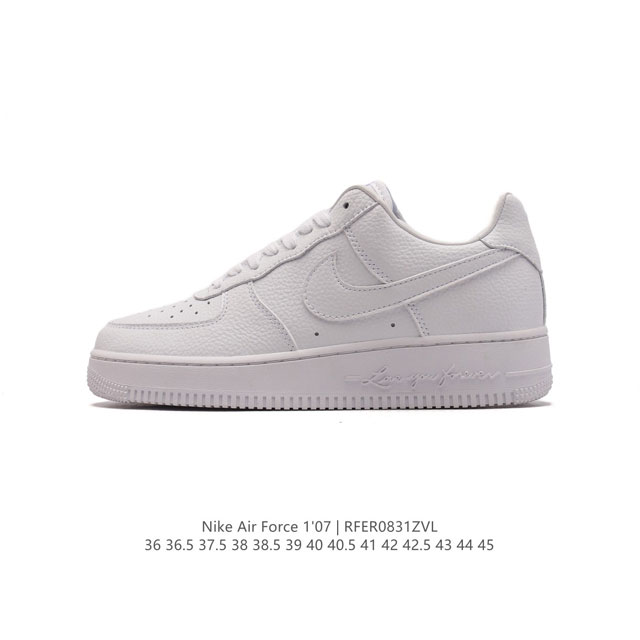 耐克 Nike Air Force 1 '07 Low 空军一号含气垫 低帮百搭厚底增高休闲运动板鞋。柔软、弹性十足的缓震性能和出色的中底设计，横跨复古与现代的