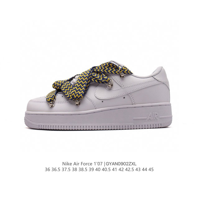 耐克 Nike Air Force 1 '07 空军一号 Af1 解构绑带 双鞋带 男女子运动鞋复古篮球鞋。巧妙结合复古美学和新潮魅力，旨在致敬 40 年来风靡