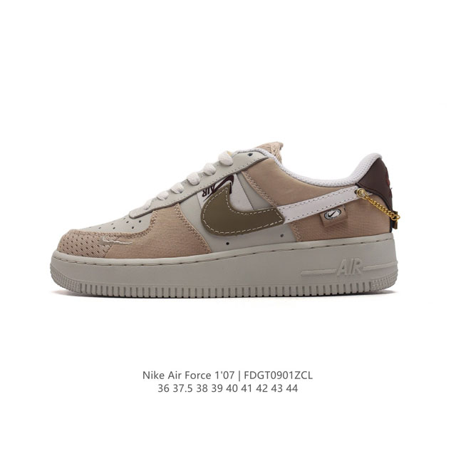 真标 带半码 耐克nike Air Force 1 Low 空军一号帆布低帮百搭休闲运动板鞋。柔软、弹性十足的缓震性能和出色的中底设计，横跨复古与现代的外型结合