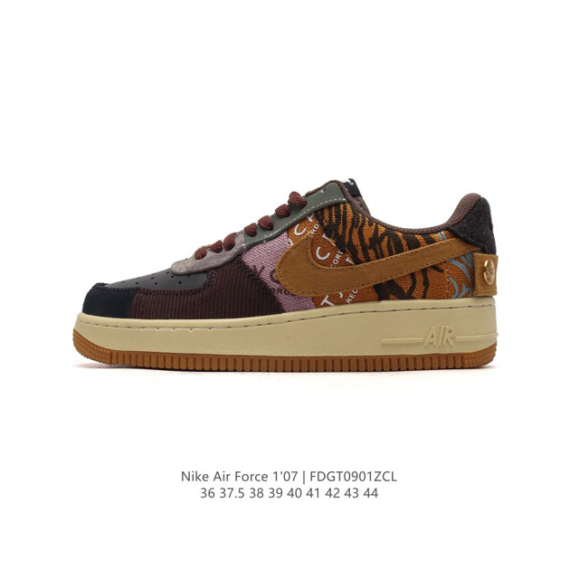 真标 带半码 耐克nike Air Force 1 Low 空军一号帆布低帮百搭休闲运动板鞋。柔软、弹性十足的缓震性能和出色的中底设计，横跨复古与现代的外型结合