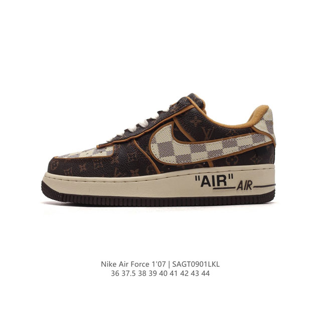 耐克 Nike Air Force 1 '07 Low 空军一号含气垫 低帮百搭厚底增高休闲运动板鞋。柔软、弹性十足的缓震性能和出色的中底设计，横跨复古与现代的