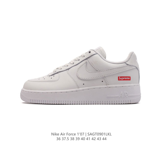 耐克 Nike Air Force 1 '07 Low 空军一号含气垫 低帮百搭厚底增高休闲运动板鞋。柔软、弹性十足的缓震性能和出色的中底设计，横跨复古与现代的