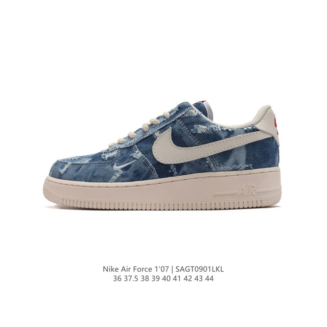 耐克 Nike Air Force 1 '07 Low 空军一号含气垫 低帮百搭厚底增高休闲运动板鞋。柔软、弹性十足的缓震性能和出色的中底设计，横跨复古与现代的