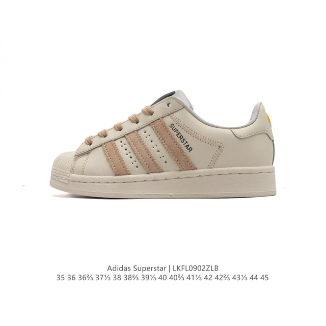 阿迪达斯 Adidas Superstar 三叶草经典贝壳头系列 新款休闲板鞋潮流男女士运动鞋 。鞋面柔软皮革材质 标志性的贝壳鞋头，锯齿三条纹，简约的线条。就