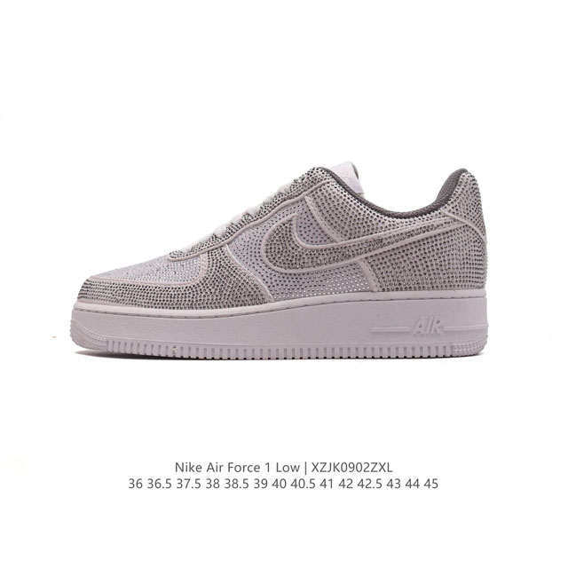 耐克 Nike Air Force 1 '07 Low 空军一号含气垫 满钻 低帮百搭厚底增高休闲运动板鞋。柔软、弹性十足的缓震性能和出色的中底设计，横跨复古与