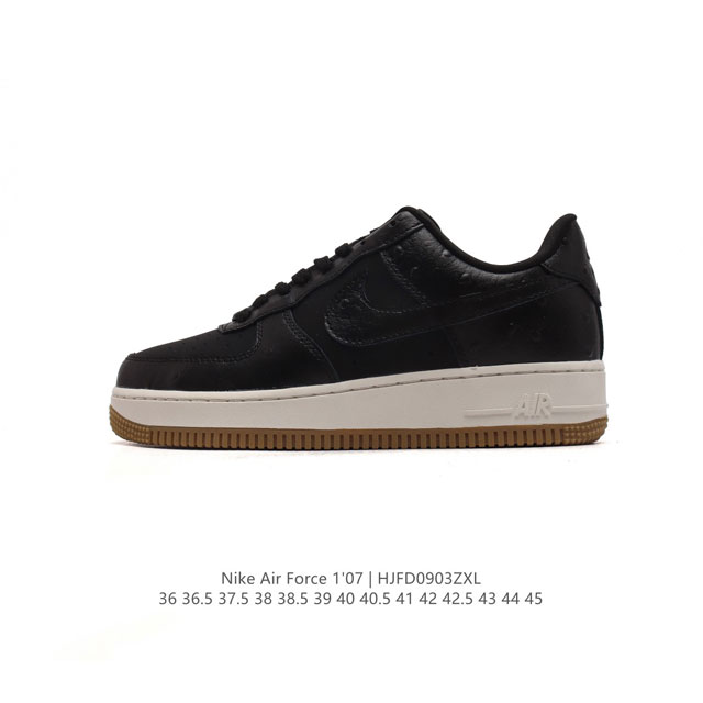 耐克 Nike Air Force 1 '07 Low 空军一号含气垫 满钻 低帮百搭厚底增高休闲运动板鞋。柔软、弹性十足的缓震性能和出色的中底设计，横跨复古与