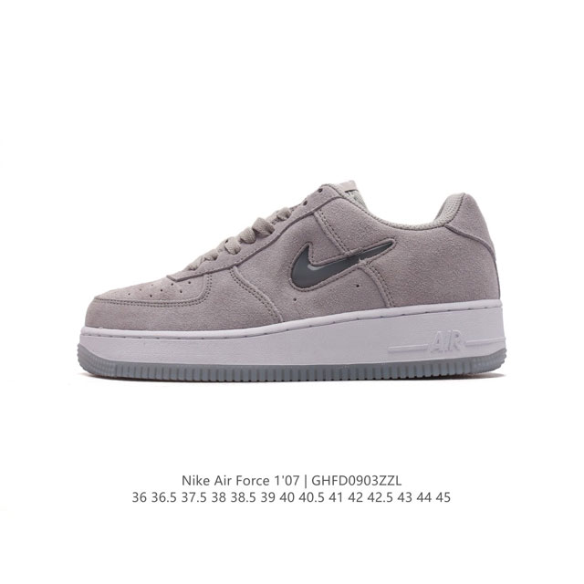 耐克 Nike Air Force 1 '07 Low 空军一号含气垫 满钻 低帮百搭厚底增高休闲运动板鞋。柔软、弹性十足的缓震性能和出色的中底设计，横跨复古与