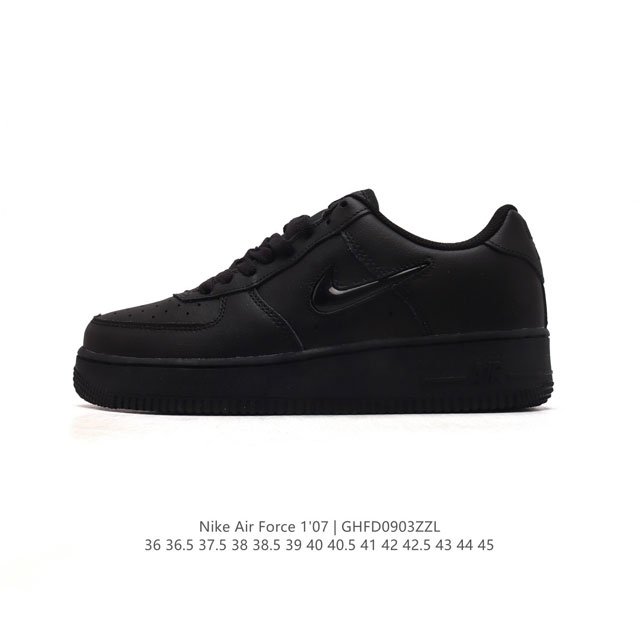 耐克 Nike Air Force 1 '07 Low 空军一号含气垫 满钻 低帮百搭厚底增高休闲运动板鞋。柔软、弹性十足的缓震性能和出色的中底设计，横跨复古与