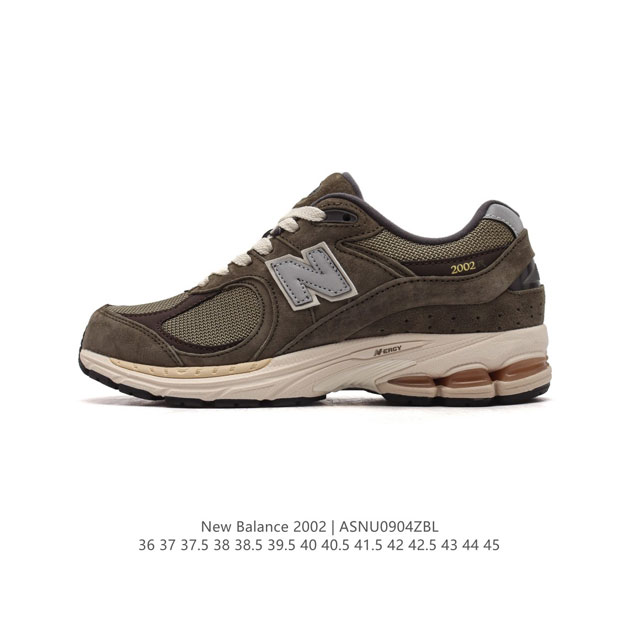 新百伦 New Balance 2002R 跑鞋 男女运动鞋 潮老爹鞋。沿袭了面世之初的经典科技，以 Encap 中底配以升级版 N-Ergy 缓震物料。鞋面则