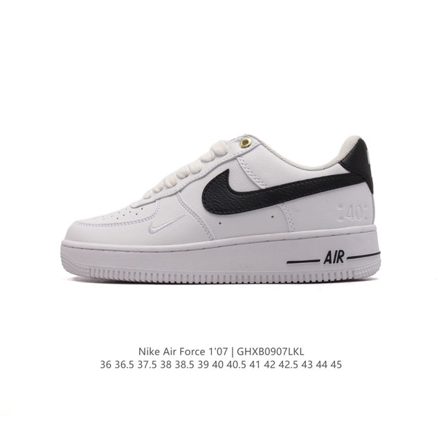 耐克 Nike Air Force 1 '07 Low 空军一号含气垫 低帮百搭厚底增高休闲运动板鞋。柔软、弹性十足的缓震性能和出色的中底设计，横跨复古与现代的