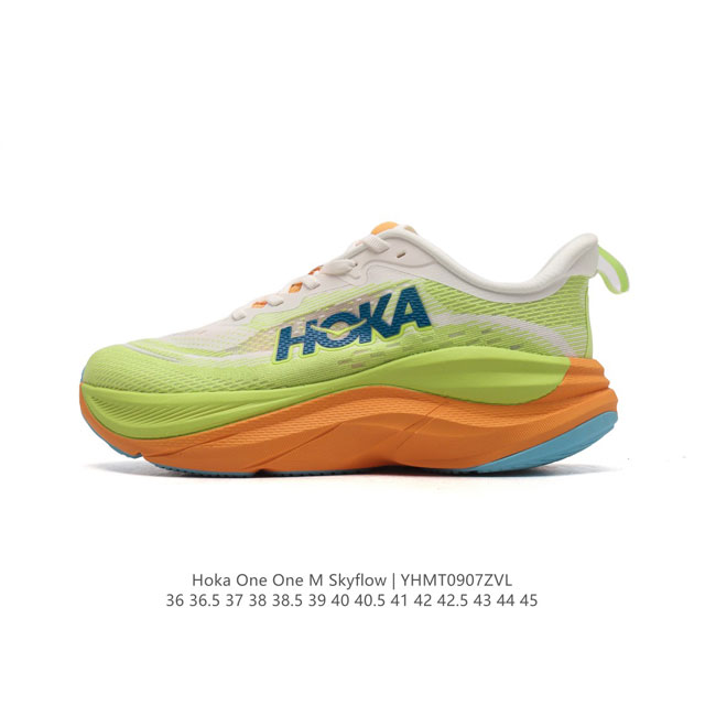 Hoka One One Skyflow 匠心独运的运动跑鞋 厚底增高老爹鞋 Hoka Skyflow 采用了精致的纱架提花鞋面，缔造出一种宛如量身定制般的贴合