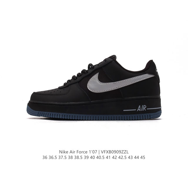 耐克 Nike Air Force 1 '07 Low 空军一号含气垫 低帮百搭厚底增高休闲运动板鞋。柔软、弹性十足的缓震性能和出色的中底设计，横跨复古与现代的