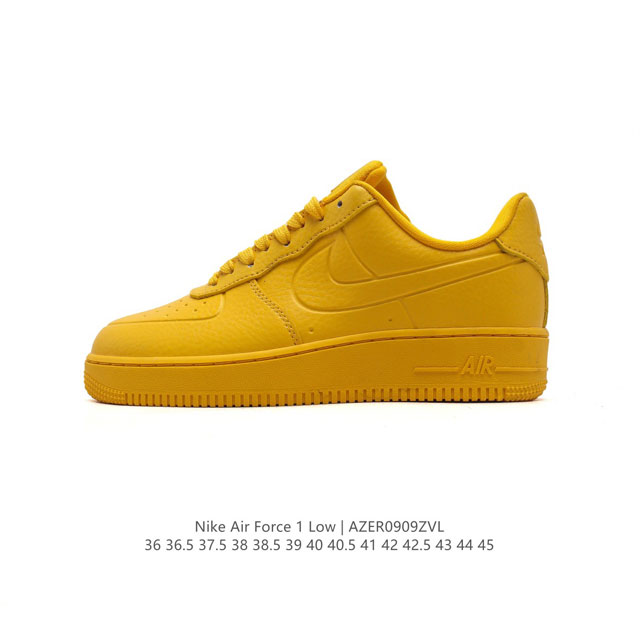 耐克 Nike Air Force 1 '07 Low 空军一号含气垫 低帮百搭厚底增高休闲运动板鞋。柔软、弹性十足的缓震性能和出色的中底设计，横跨复古与现代的