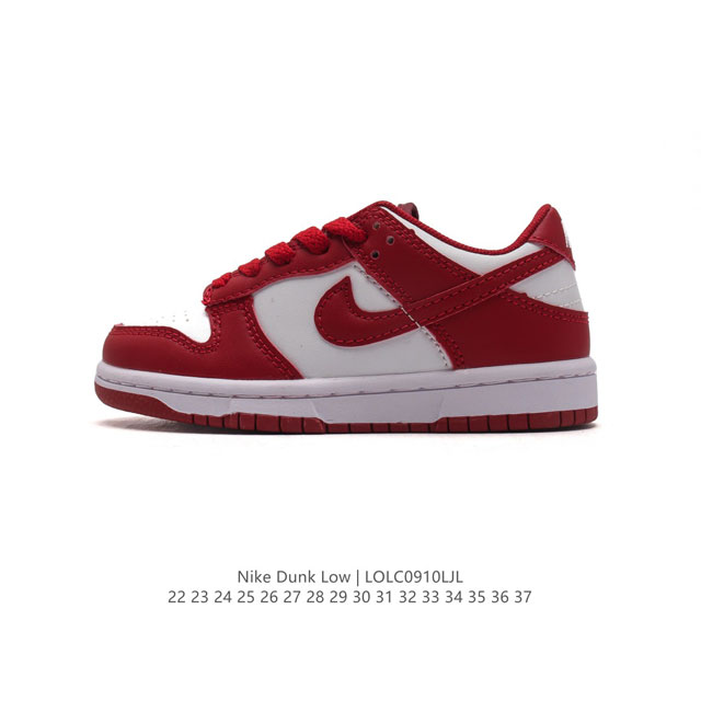 童鞋开学季 耐克 Nike Sb Dunk Low Pro 儿童运动鞋复古板鞋。采用柔软皮革鞋面，经久耐穿，塑就如元年款 Dunk 般的复古质感。鞋头透气孔，搭