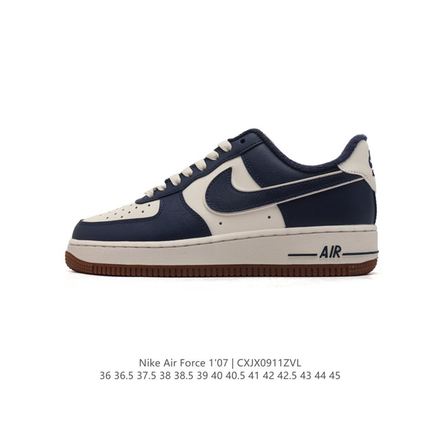 耐克 Nike Air Force 1 '07 Low 空军一号含气垫 低帮百搭厚底增高休闲运动板鞋。柔软、弹性十足的缓震性能和出色的中底设计，横跨复古与现代的