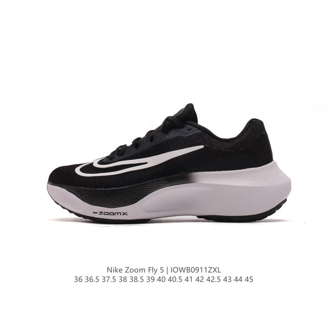 耐克 Nike Zoom Fly 5 运动鞋男女士公路跑鞋竞速跑步鞋厚底增高老爹鞋。采用耐用的设计，不仅可以部署在您最喜欢的比赛的起跑线上，还可以部署在征服后的