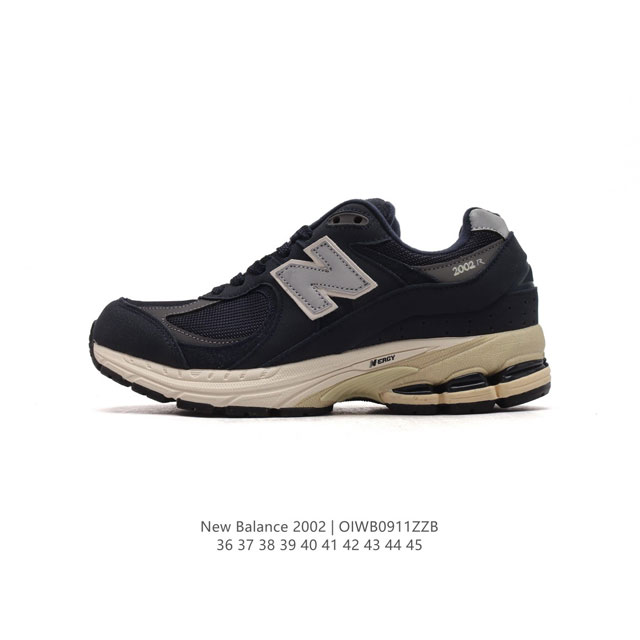 新百伦 New Balance 2002R 跑鞋 男女运动鞋 潮老爹鞋。沿袭了面世之初的经典科技，以 Encap 中底配以升级版 N-Ergy 缓震物料。鞋面则