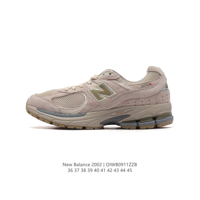 新百伦 New Balance 2002R 跑鞋 男女运动鞋 潮老爹鞋。沿袭了面世之初的经典科技，以 Encap 中底配以升级版 N-Ergy 缓震物料。鞋面则