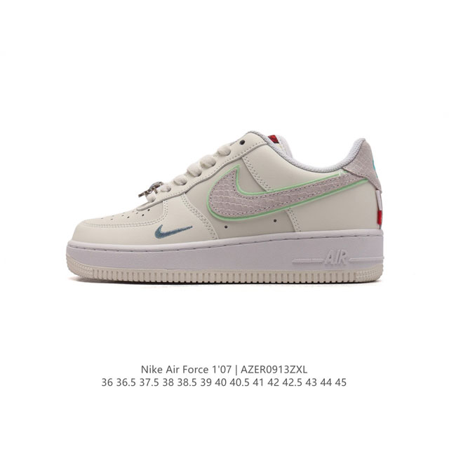 耐克 Nike Air Force 1 '07 Low 空军一号含气垫 低帮百搭厚底增高休闲运动板鞋 小白鞋 。柔软、弹性十足的缓震性能和出色的中底设计，横跨复