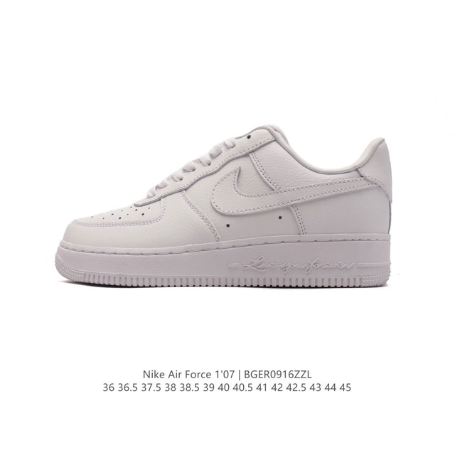 耐克 Nike Air Force 1 '07 Low 空军一号含气垫 低帮百搭厚底增高休闲运动板鞋 小白鞋 。柔软、弹性十足的缓震性能和出色的中底设计，横跨复