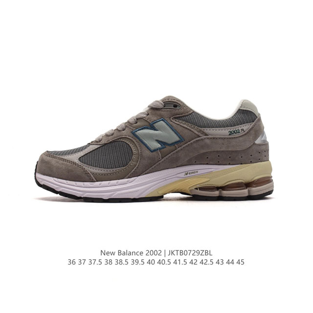 新百伦 New Balance 2002R 跑鞋 男女运动鞋厚底老爹鞋。沿袭了面世之初的经典科技，以 Encap 中底配以升级版 N-Ergy 缓震物料。鞋面则