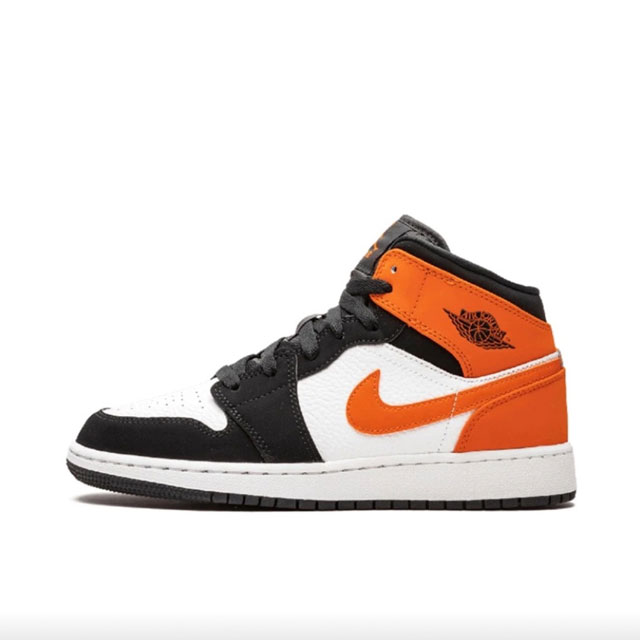 真二层耐克 Nike Air Jordan 1 Retro High Og 乔丹一代aj1 乔1 Aj1 高帮篮球鞋复刻运动鞋 皮面高帮板鞋的设计灵感源自运动夹