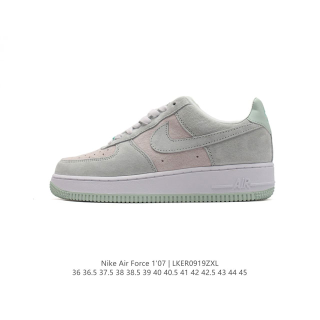 耐克 Nike Air Force 1 '07 Low 空军一号含气垫 低帮百搭厚底增高休闲运动板鞋。柔软、弹性十足的缓震性能和出色的中底设计，横跨复古与现代的