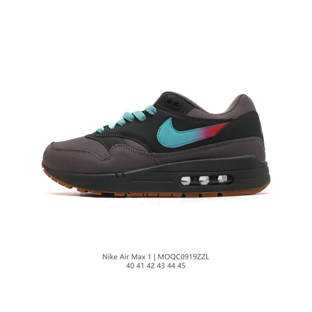 Nike Air Max 1 耐克 气垫 缓震 耐磨运动鞋。鞋身材质均选择皮革 织物 麂皮多种材质覆盖 保证质感的前提下 层次感也相当不错，带有开窗式 Air